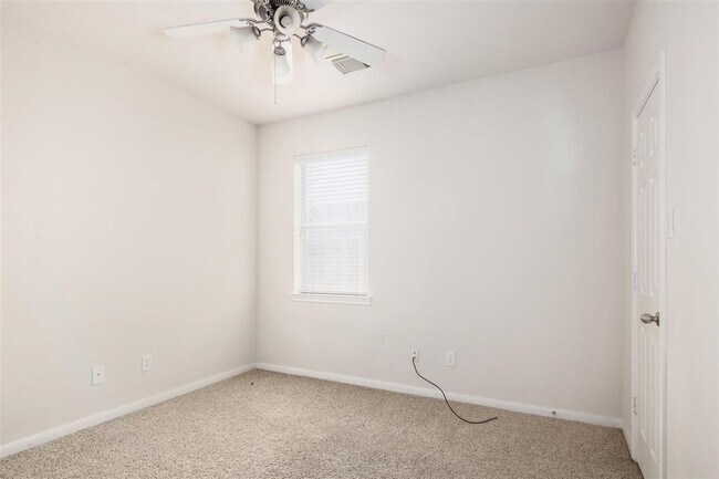 Building Photo - 25609 Tiverton Forest Ct