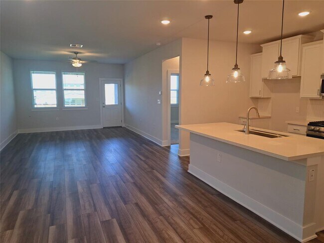 Building Photo - 1720 Purple Martin Dr