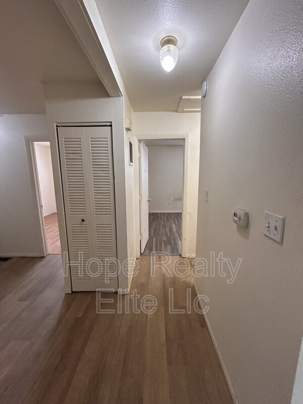 Building Photo - 334 Fairway S