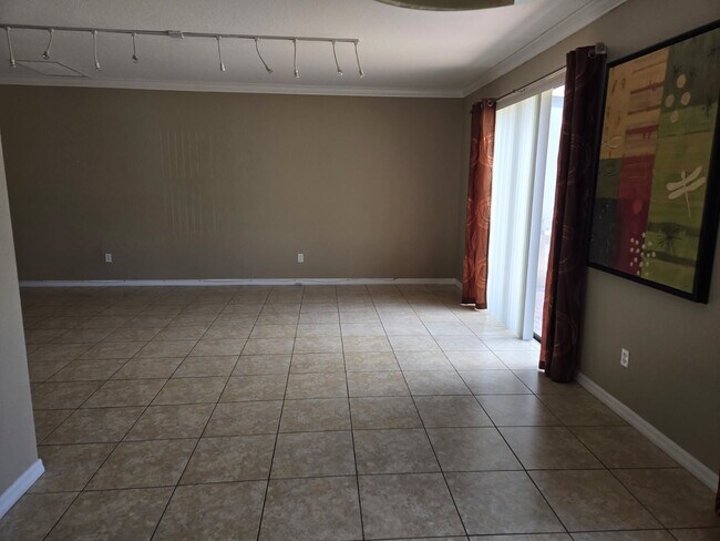 Building Photo - 1250 Clove Dr