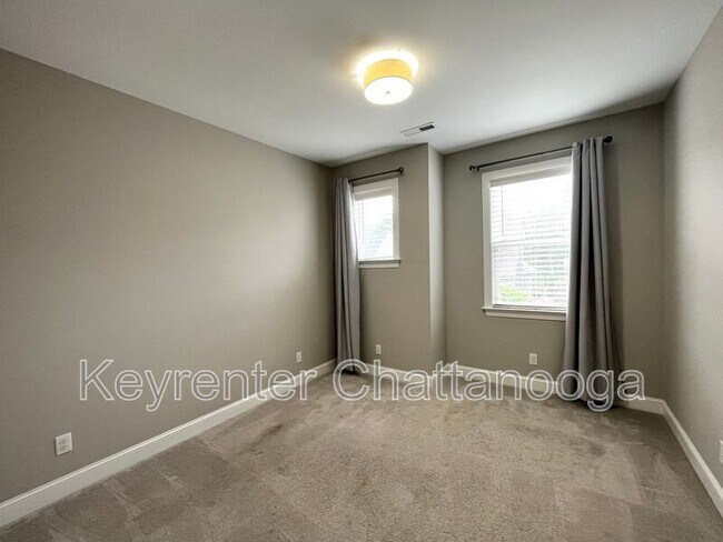 Building Photo - 1749 Seven Pines Ln