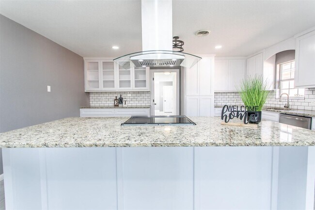 Building Photo - 1309 Magnolia-