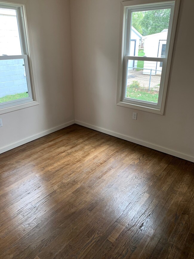 Building Photo - 1308 N Harris Ave