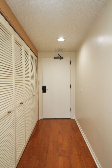 Building Photo - 2309 SW 1st Ave