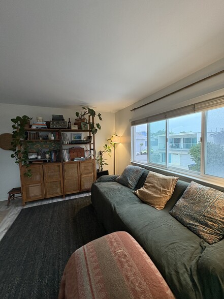 Building Photo - 5312 Seashore Dr