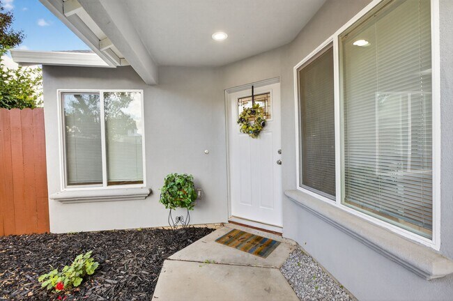 Building Photo - Bright & Spacious 3 Bed, 2 Bath Home – Must See!