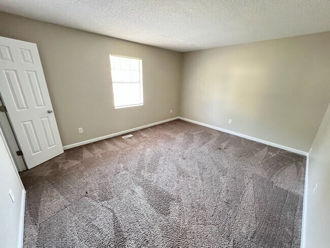 Building Photo - Updated 2 Bedroom Duplex in Durham