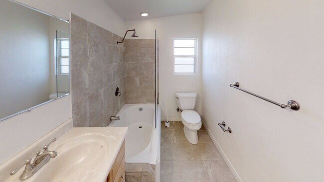 Building Photo - 5321 E Falls View Dr