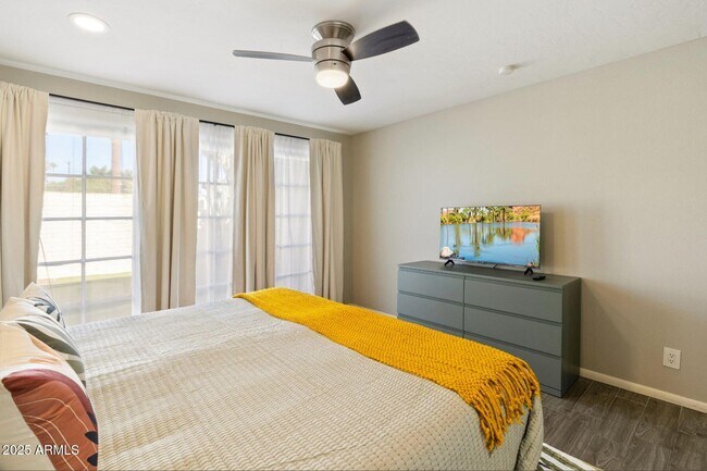 Building Photo - 7802 E MacKenzie Dr