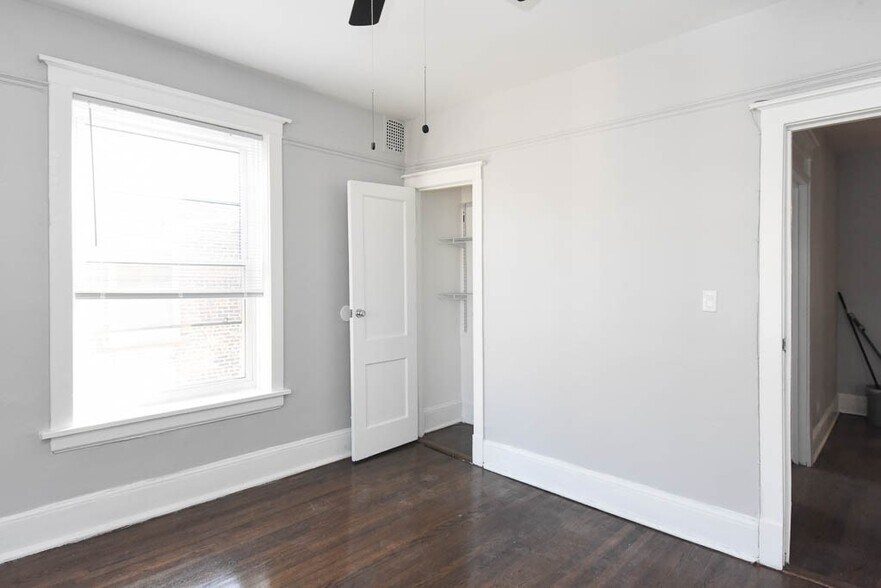 Building Photo - 1251 W Rosemont Ave