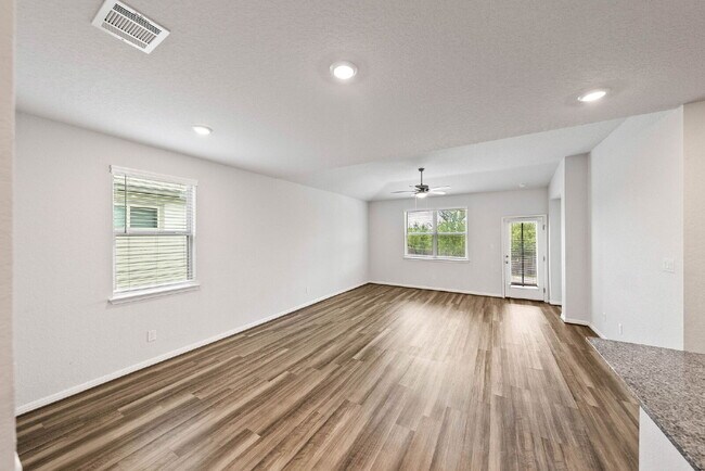 Building Photo - Greenbelt, Second En Suite, Media and Game...