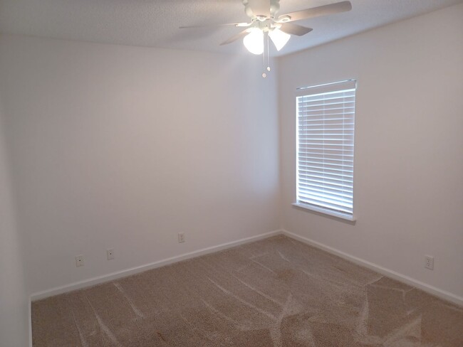 Building Photo - Large 3 BR 2 BA Rental in Desirable Area