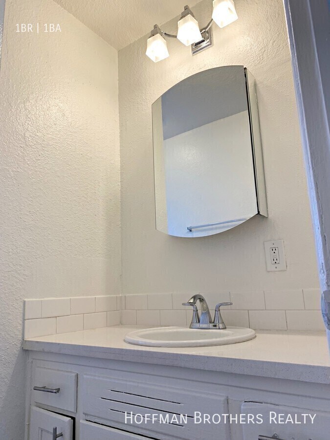 Building Photo - 4845 W Slauson Ave