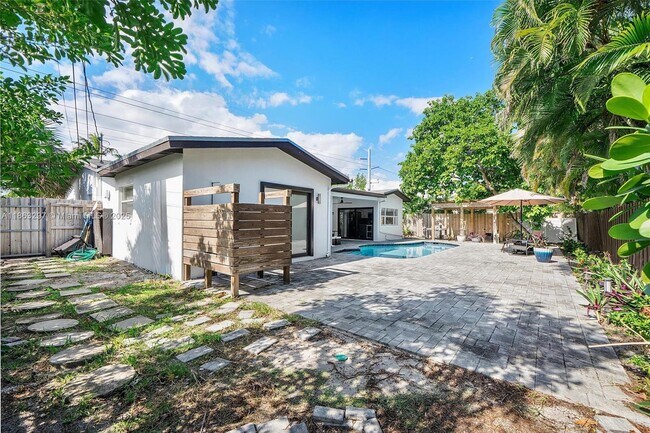 Building Photo - 5800 NE 18th Ave