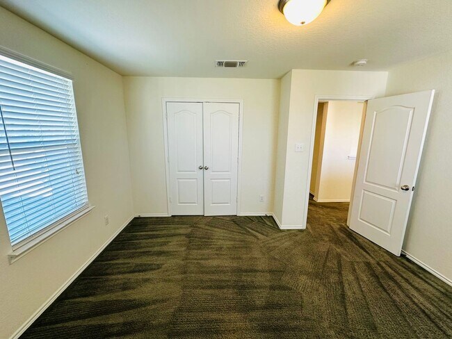 Building Photo - Your Dream Awaits! A Charming 4 bedroom 2....