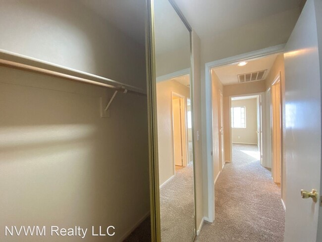 Building Photo - 3 br, 2.5 bath House - 5266 Souvenir Lane