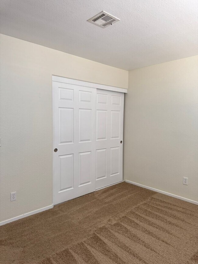 Building Photo - 7428 Jockey Ave