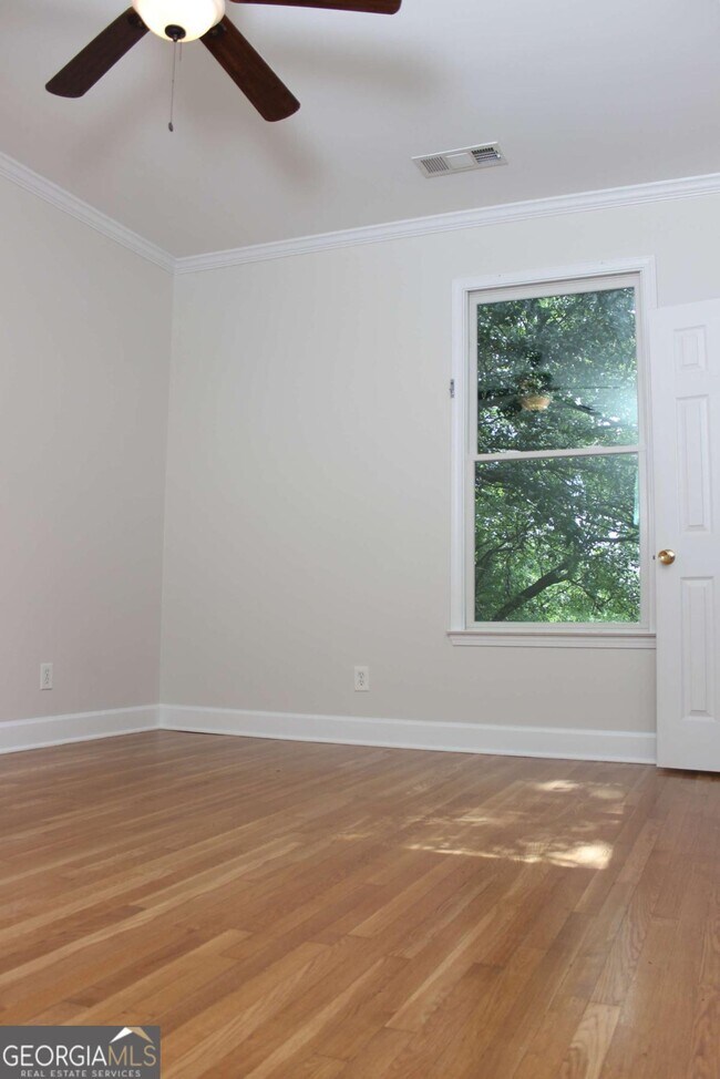 Building Photo - 1124 Center St NW