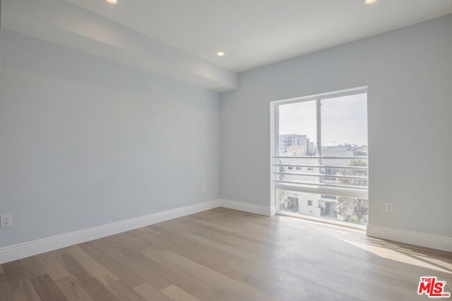 Building Photo - 2939 Leeward Ave