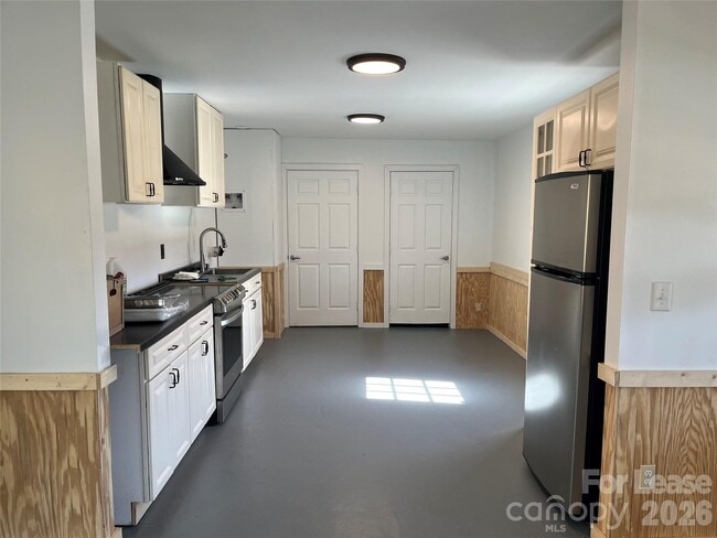 Building Photo - 1961 Cane Creek Rd