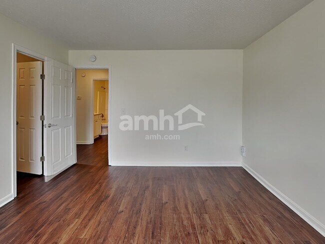 Building Photo - 10248 Meadow Glen Dr