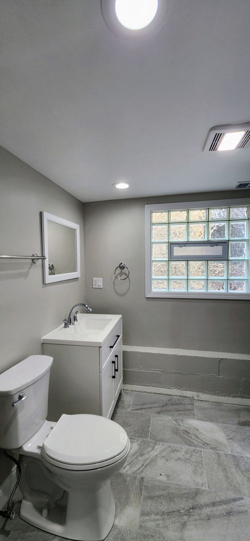 Building Photo - Brand new rehab luxury coach house in Albany Park