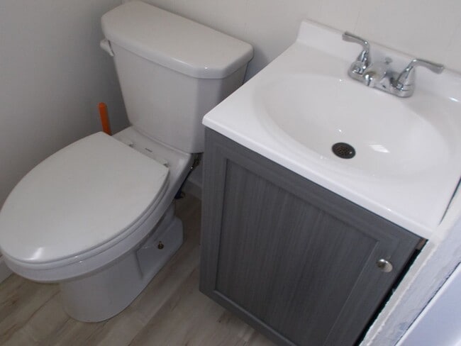 Building Photo - Spacious 1-Bedroom, 1-Bath Unit – 1,000 Sq...