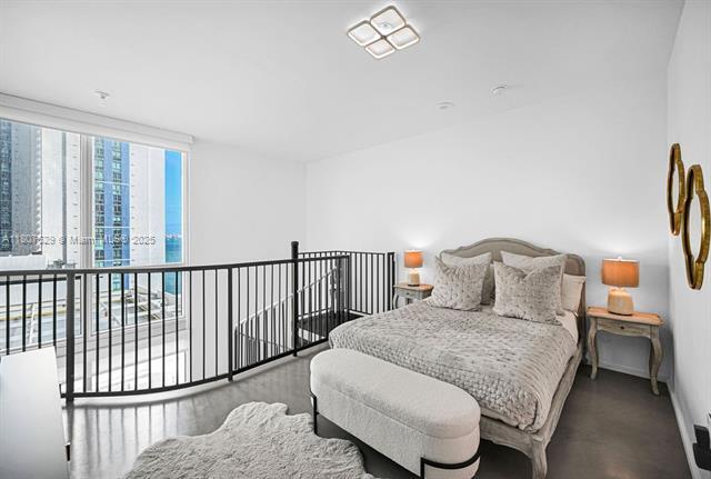 Building Photo - 300 S Biscayne Blvd