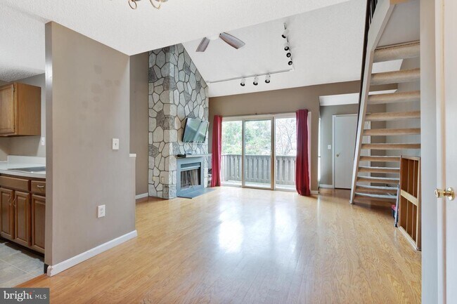Building Photo - 2206 Aspen Dr