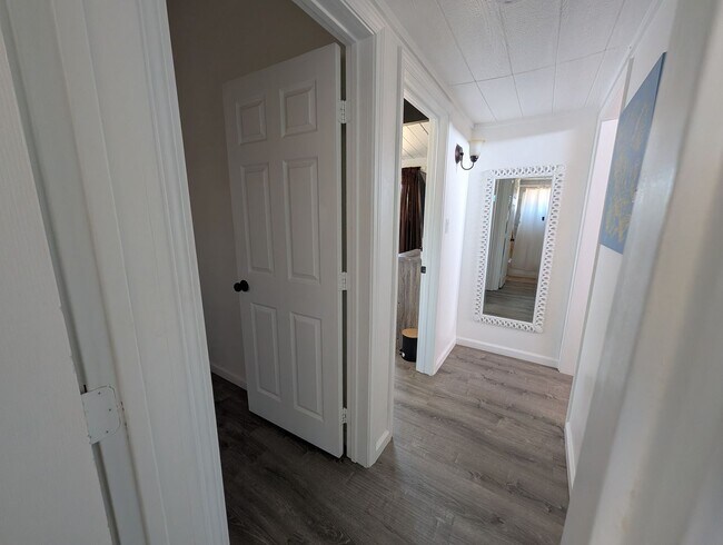 Building Photo - Adorable 2 bedroom 1 bathroom home