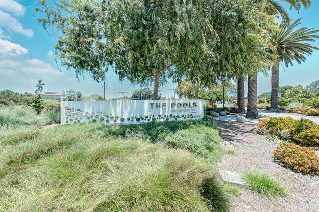 Building Photo - 216 Paramount