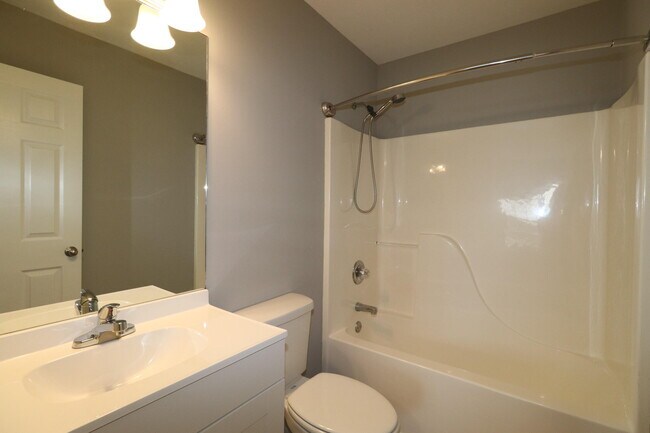 Building Photo - 125 Christopher Dr