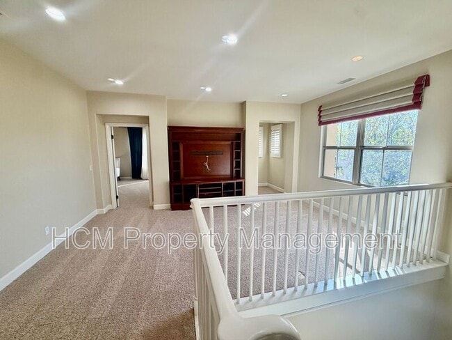 Building Photo - 52 Honeyrose