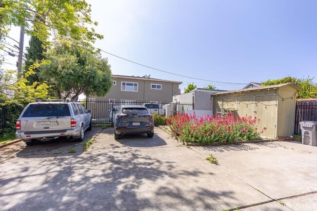 Building Photo - 906 40th St