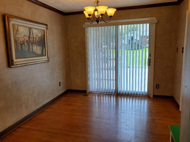 Building Photo - 3838 Glenbrook Rd