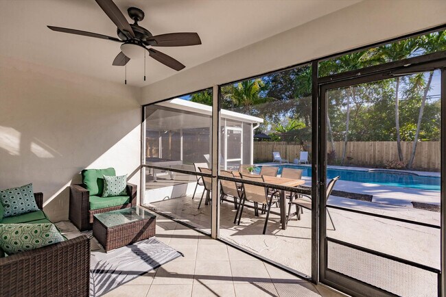 Building Photo - 716-720 Southwest 14th Court-SI FL1-ID1475646P