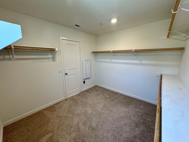 Building Photo - Stunning 4 bedroom 3 bathroom Murrieta hom...