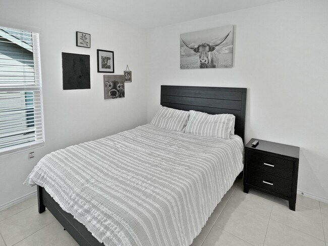 Building Photo - 8425 Fawn Creek Dr