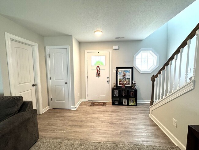 Building Photo - Beautiful Home! Convenient to Camp Lejeune!