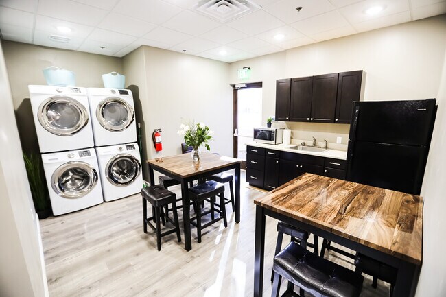 Building Photo - Belle Vie Salon Studios - Chandler