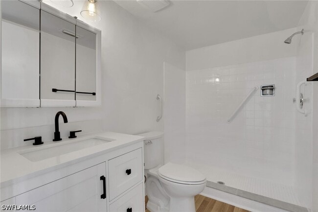 Building Photo - 3615 Boca Ciega Dr