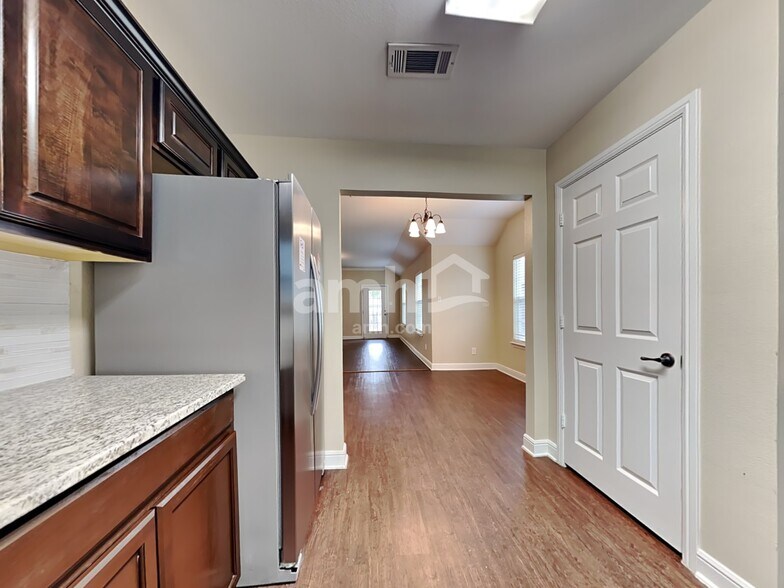 Building Photo - 2301 Arrowhead Dr