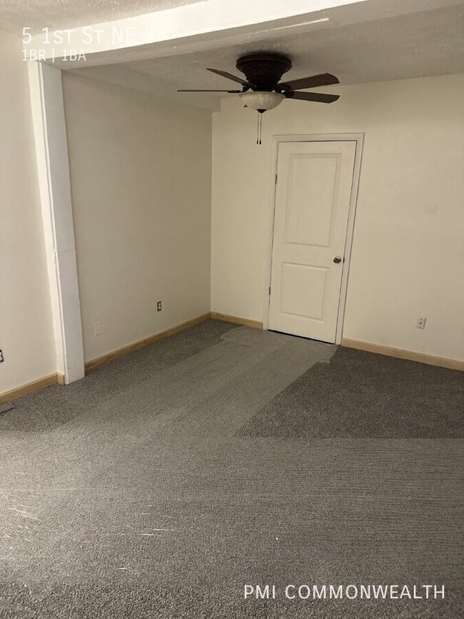 Building Photo - 1 Bed / 1 Bath Apartment (Available 4/10/25)