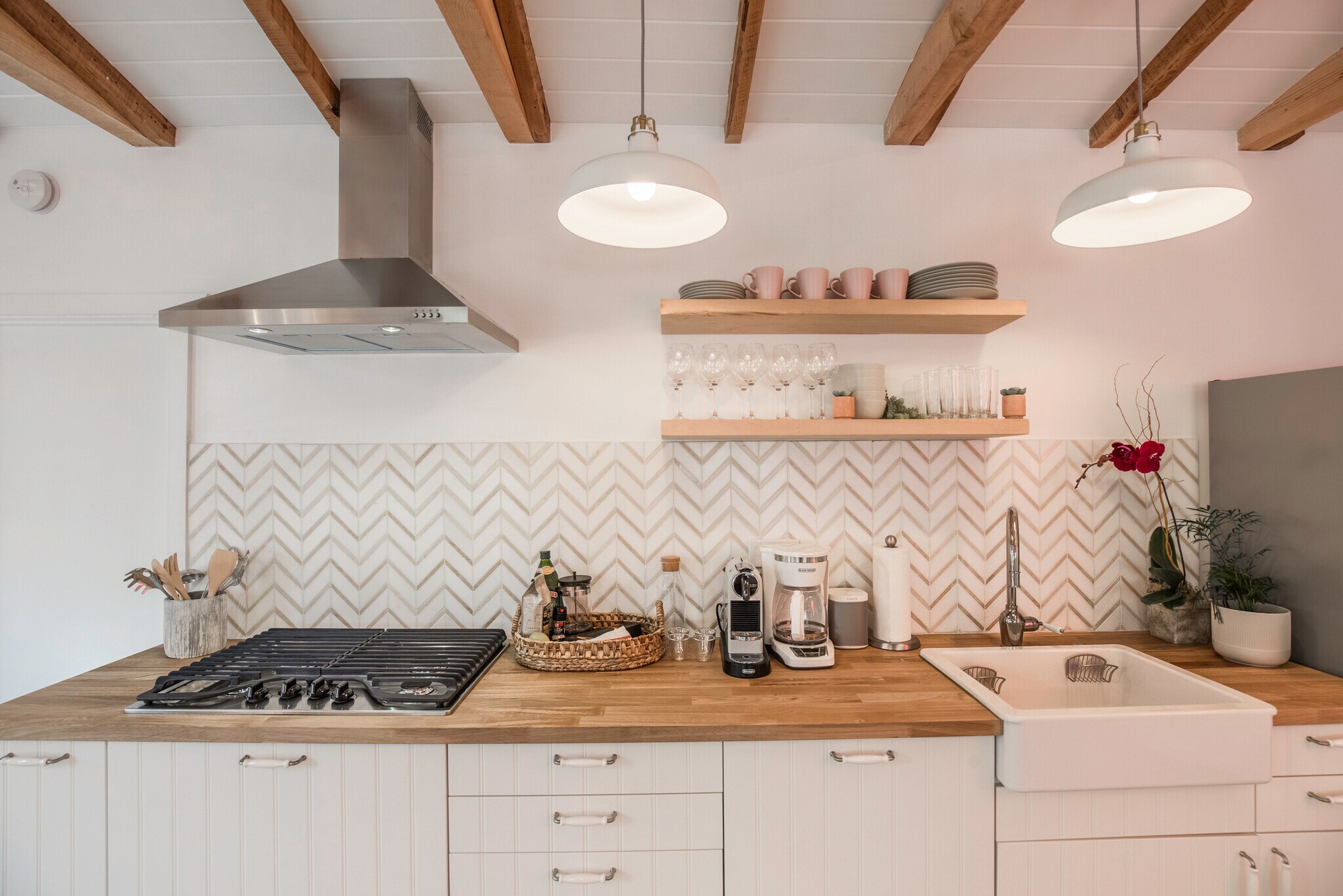 Kitchen guest house - 718 Vernon Ave