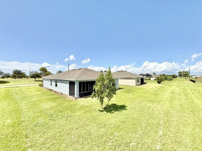 Building Photo - 16304 Quesa Dr
