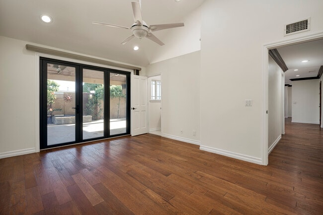 Building Photo - 8562 Sandy Hook Dr