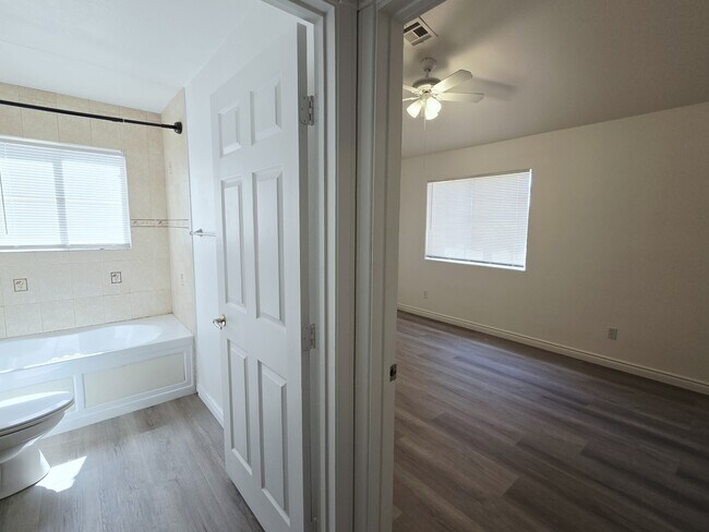 Building Photo - 1612 N Torrey Pines Dr