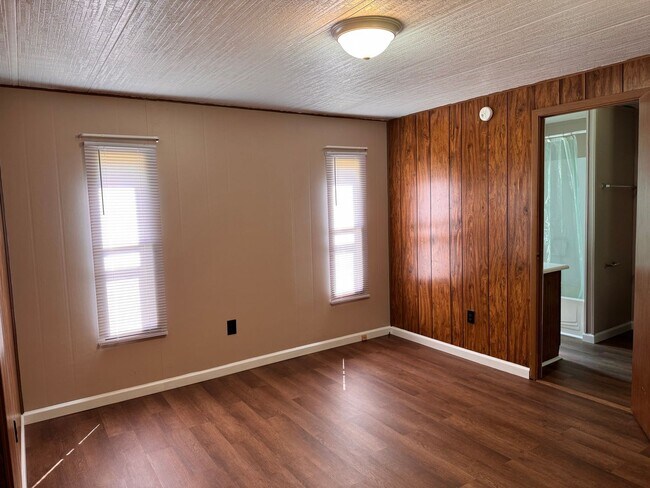 Building Photo - 3 Bed, 1.5 bath mobile home