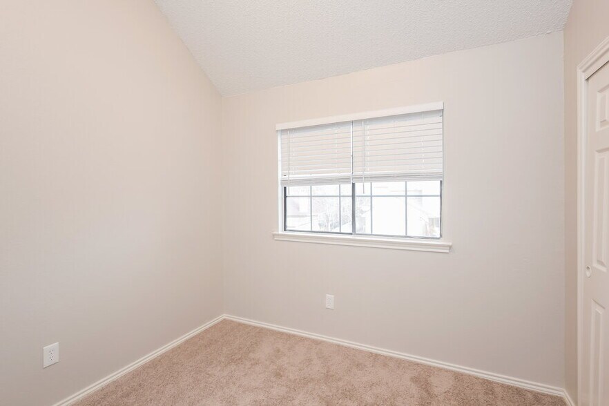 Building Photo - 2241 Collier Ct