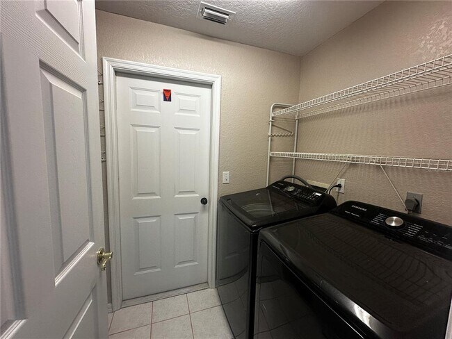 Building Photo - 10061 SW 74th Terrace